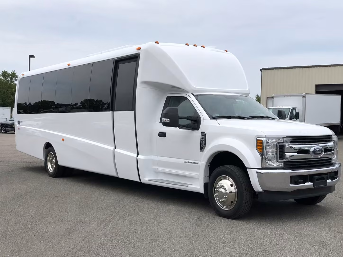 minibus rentals for smaller concert groups heading out of pearland